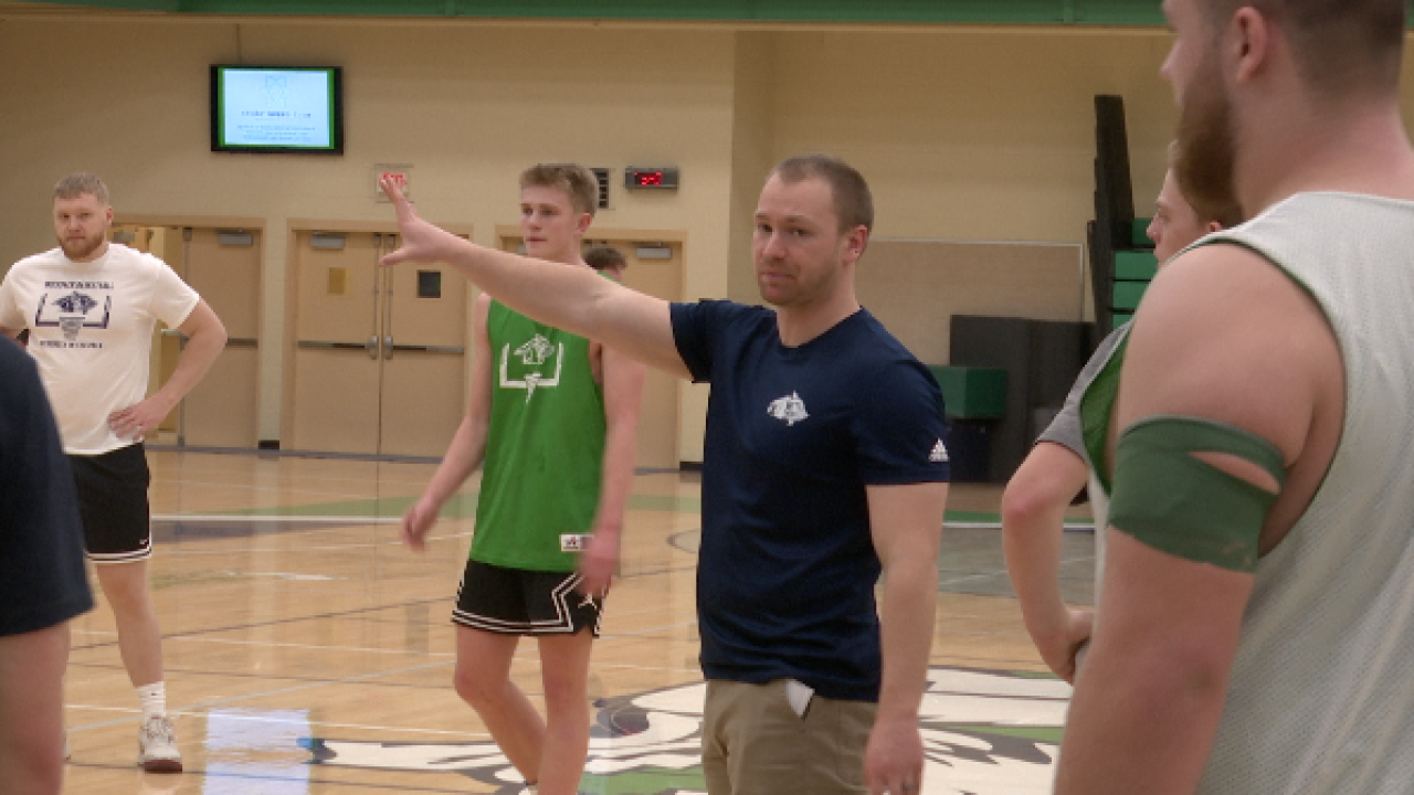 Evan Epperly coaching Glacier Boys Basketball, Kalispell